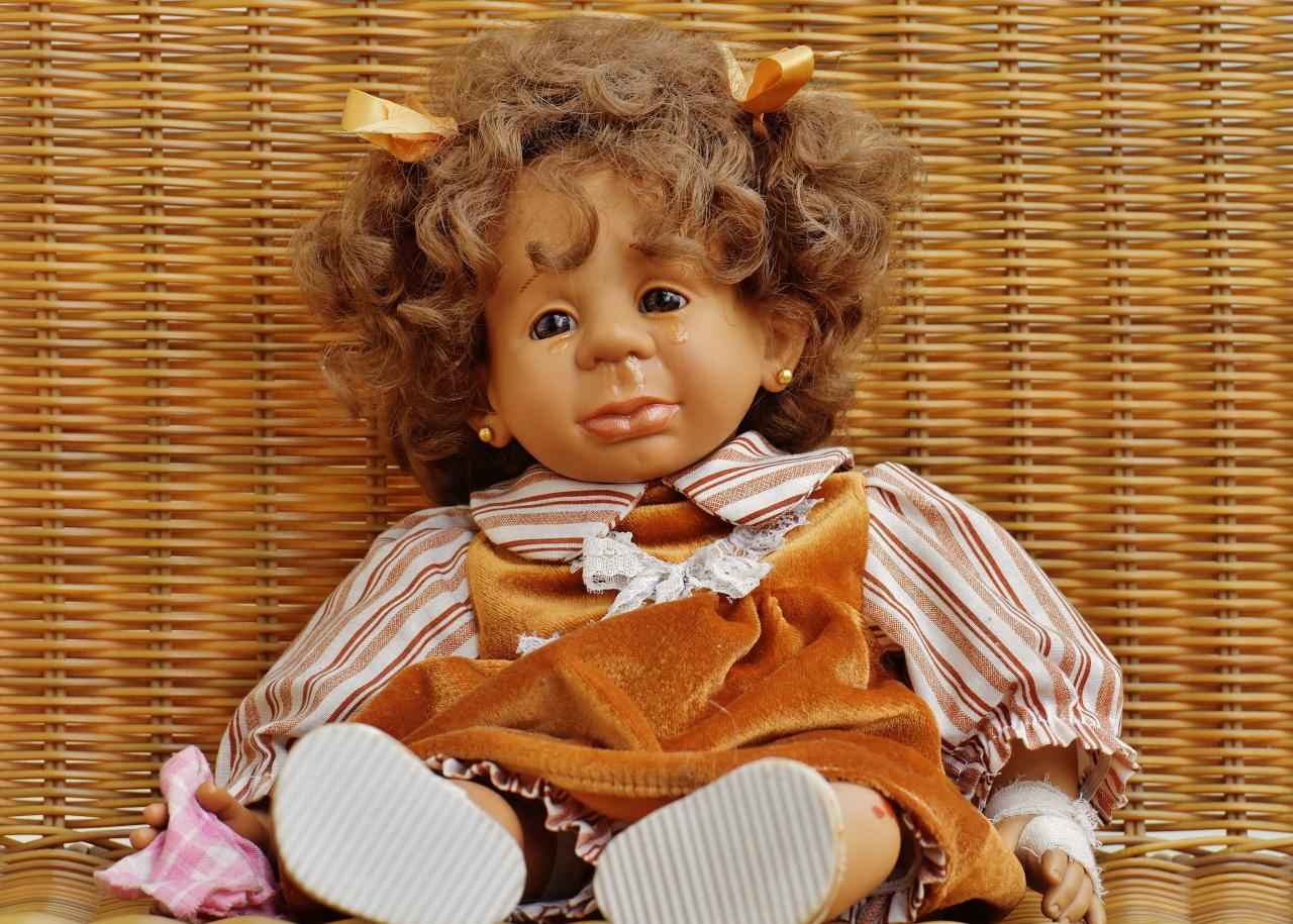 Free Images : hand, girl, cute, sitting, child, toy, sad, doll ... Free Images : hand, girl, cute, sitting, child, toy, sad, doll ...